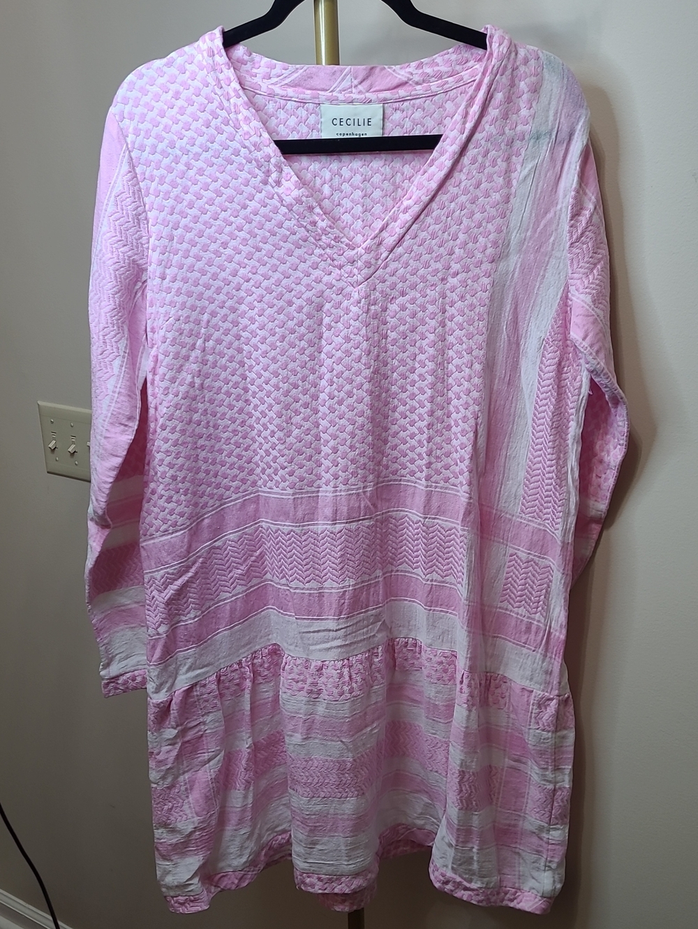 Cecilie Copenhagen Pink & White Textured V-Neck Long Sleeve Cotton Dress size M
